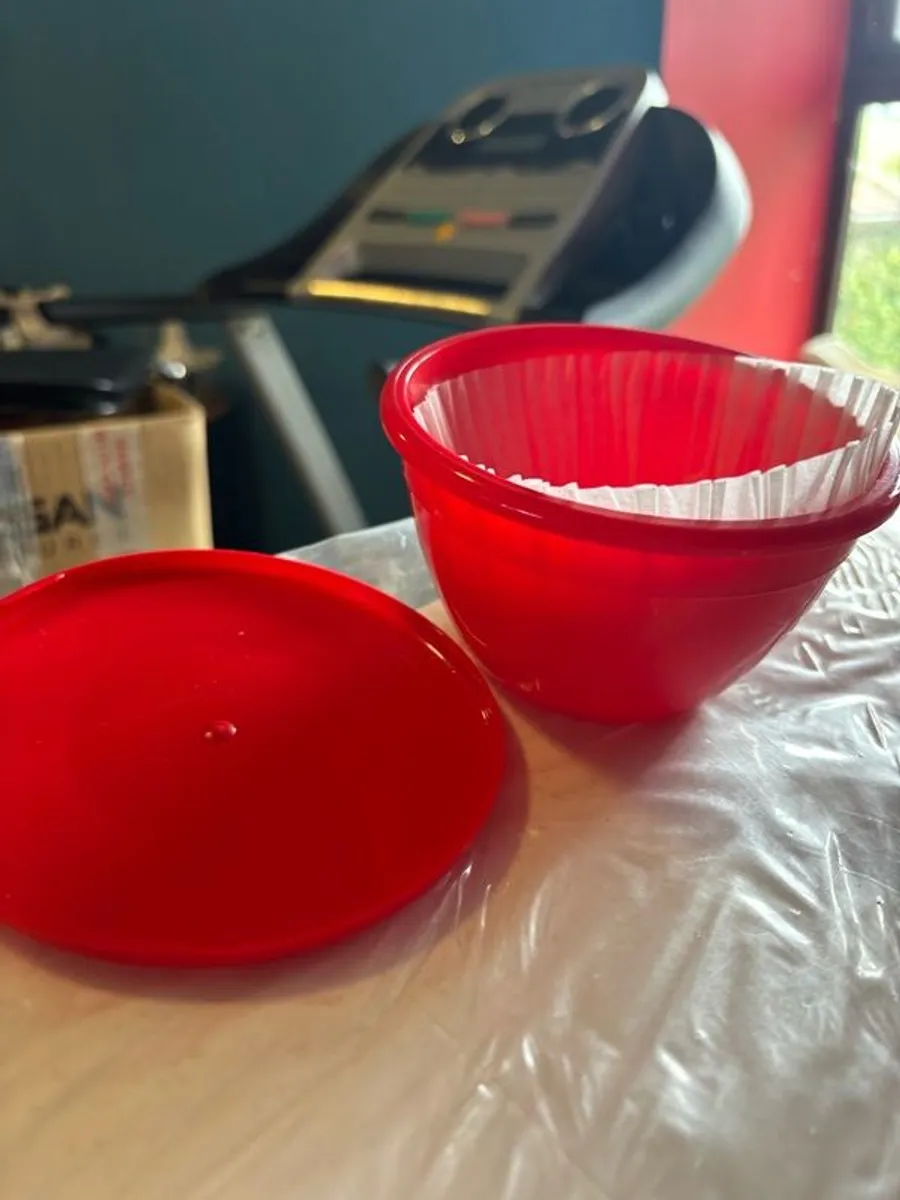 200 x 1lb Pudding Bowls with Liners & Lids - Image 1