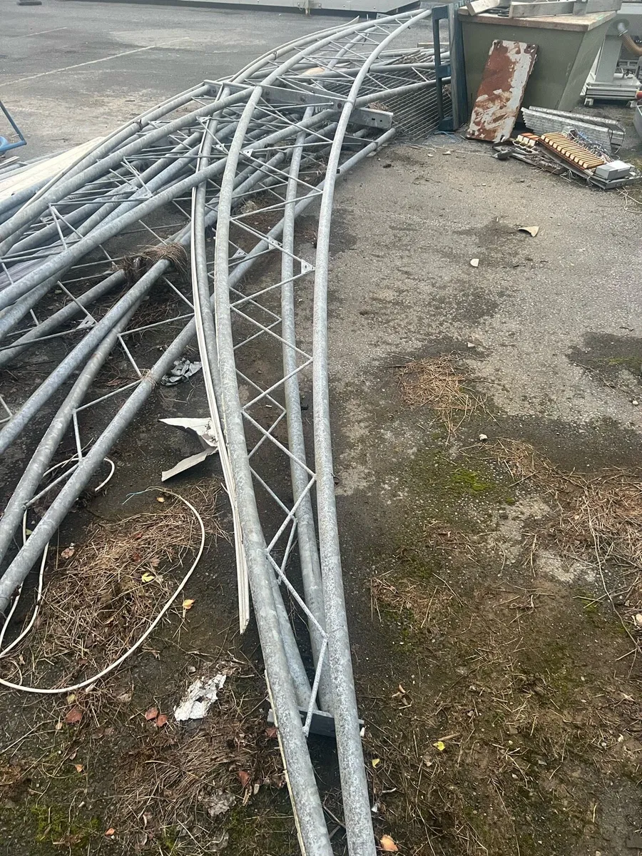 Galvinised trusses barn shape 32ft - Image 1