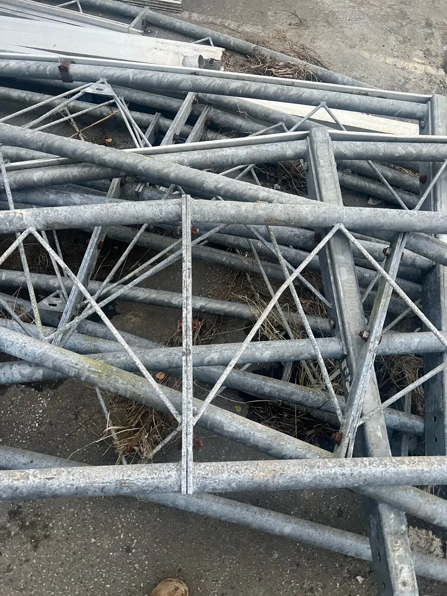 Galvinised trusses barn shape 32ft - Image 3