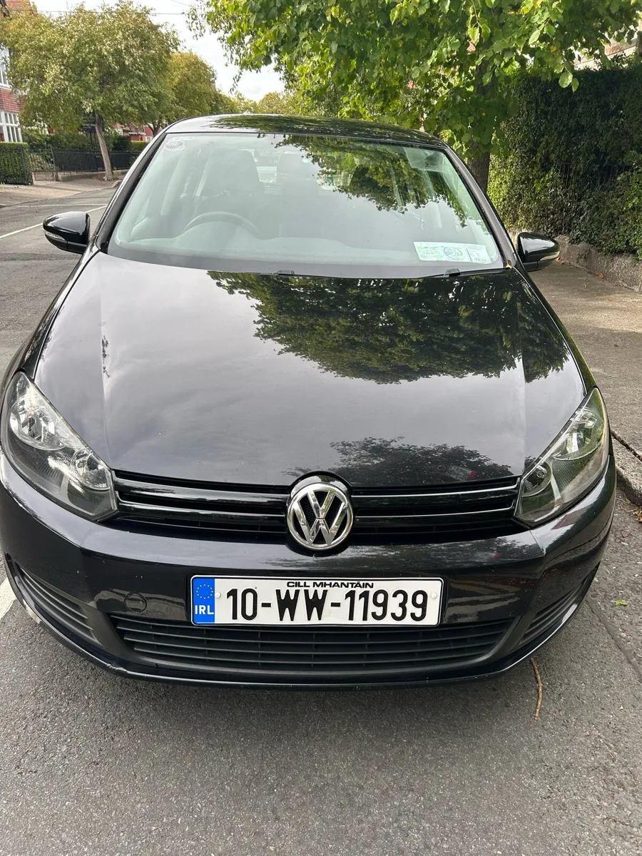 2010 Volkswagen Golf - Image 1