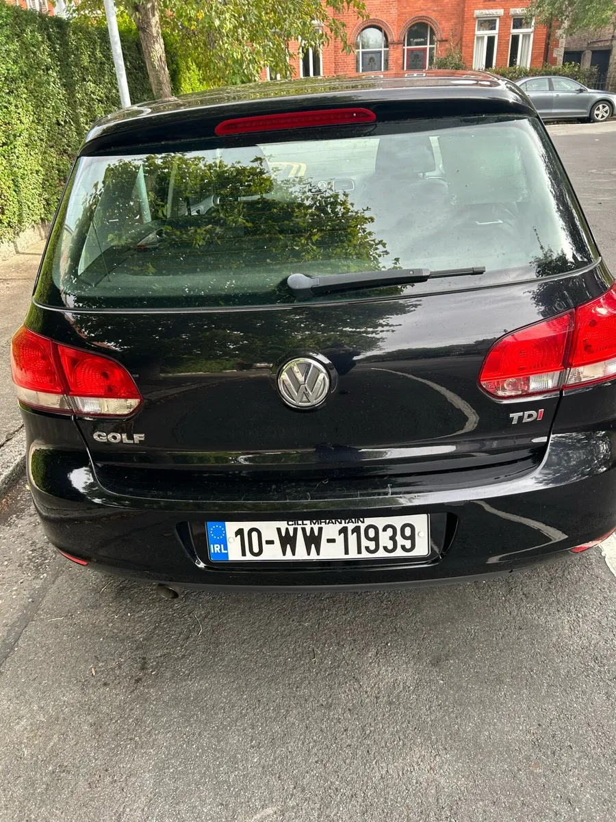 2010 Volkswagen Golf - Image 2