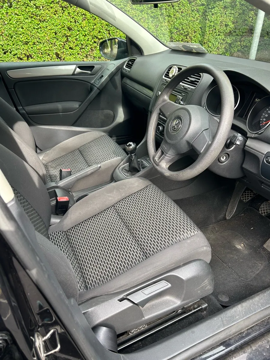 2010 Volkswagen Golf - Image 3