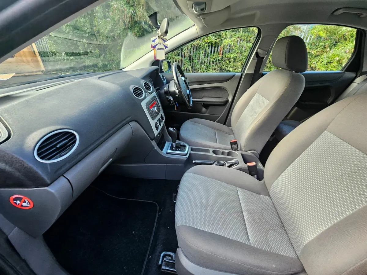Ford Focus 1.6 Automatic - Image 2