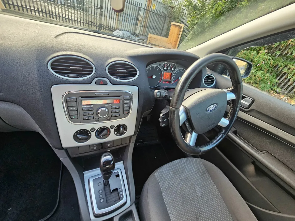 Ford Focus 1.6 Automatic - Image 3