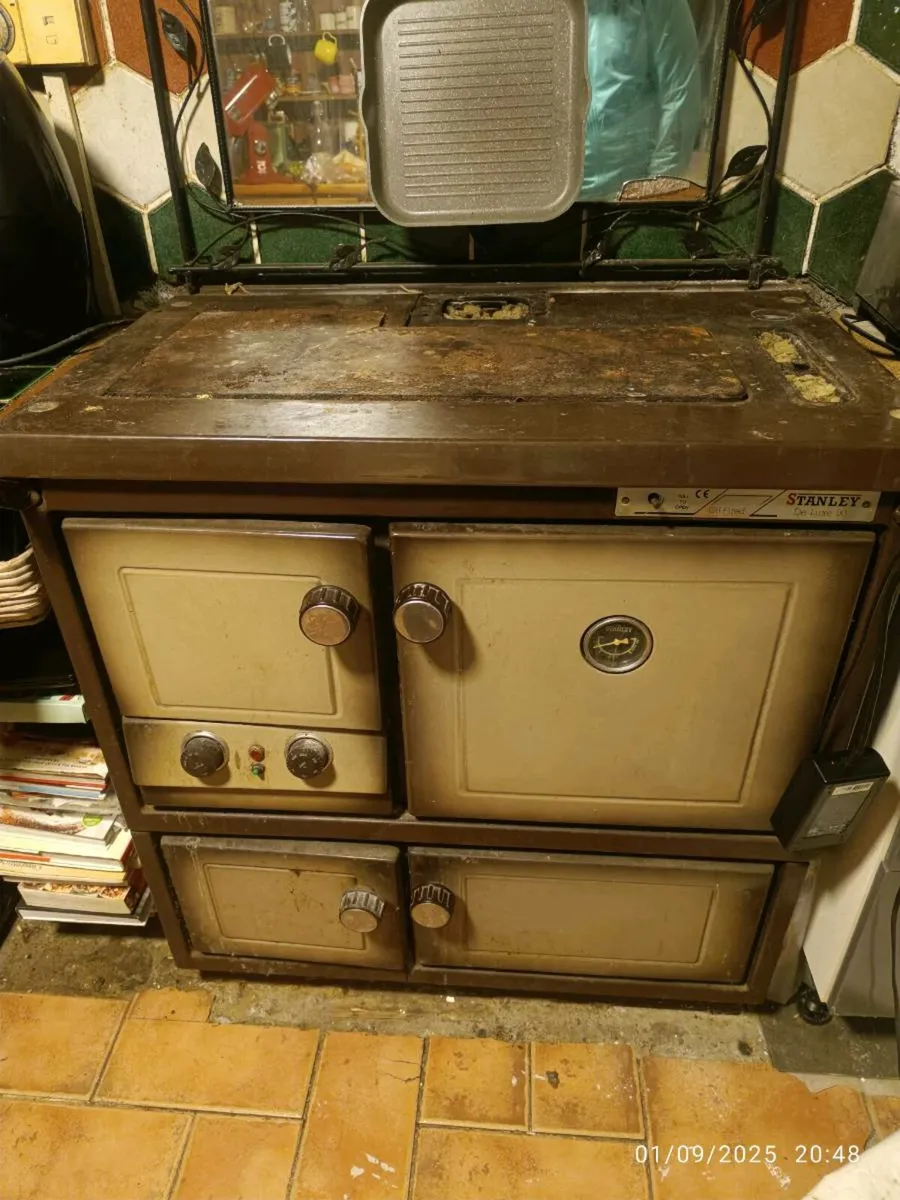 Stanley oil fired Cooker - Image 1