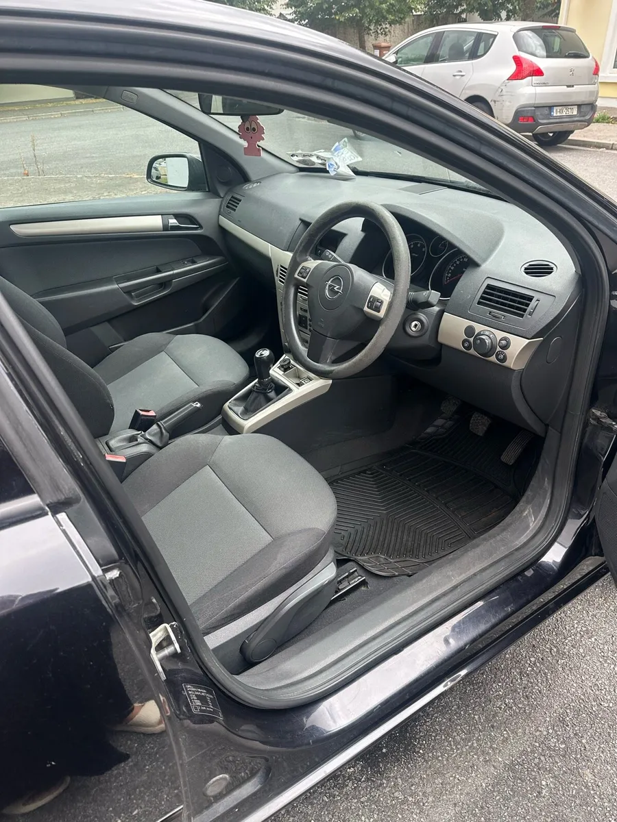 Car - Image 3