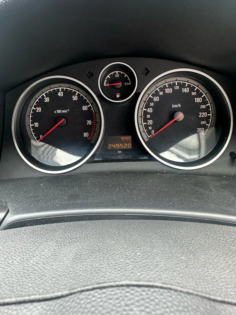 Car - Image 4