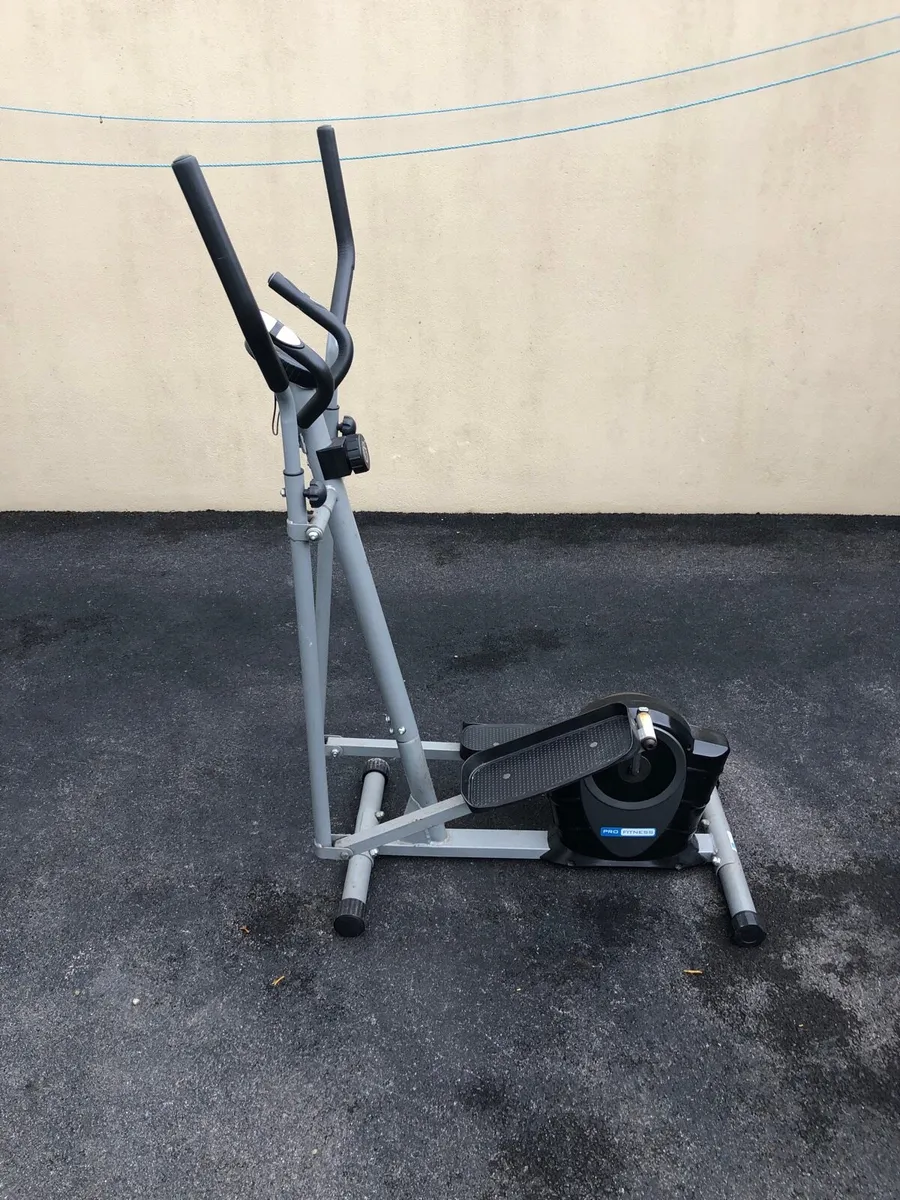 Cross trainer - Image 1