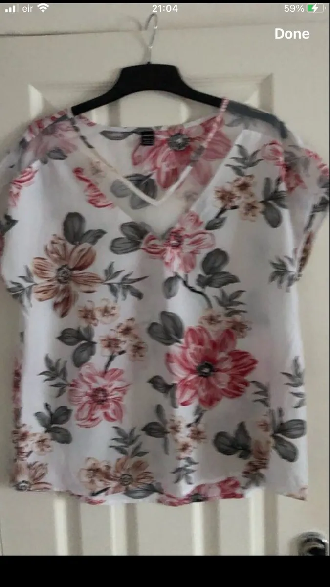 Ladies  stunning  top size L €3 - Image 1