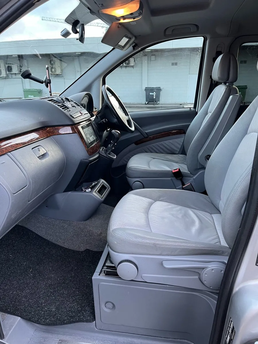 Mercedes Benz  6 seater V 220 CDI Ambien - Image 2