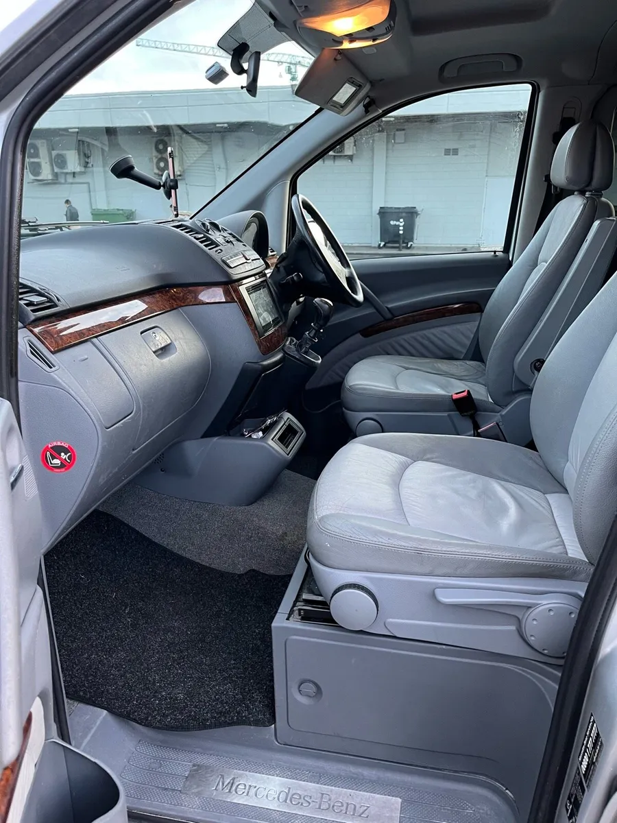 Mercedes Benz  6 seater V 220 CDI Ambien - Image 3
