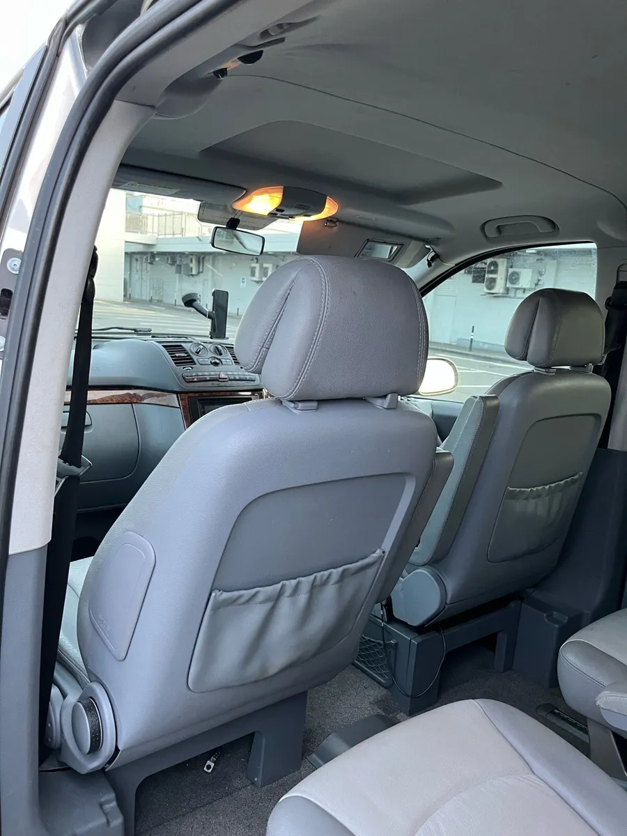 Mercedes Benz  6 seater V 220 CDI Ambien - Image 4