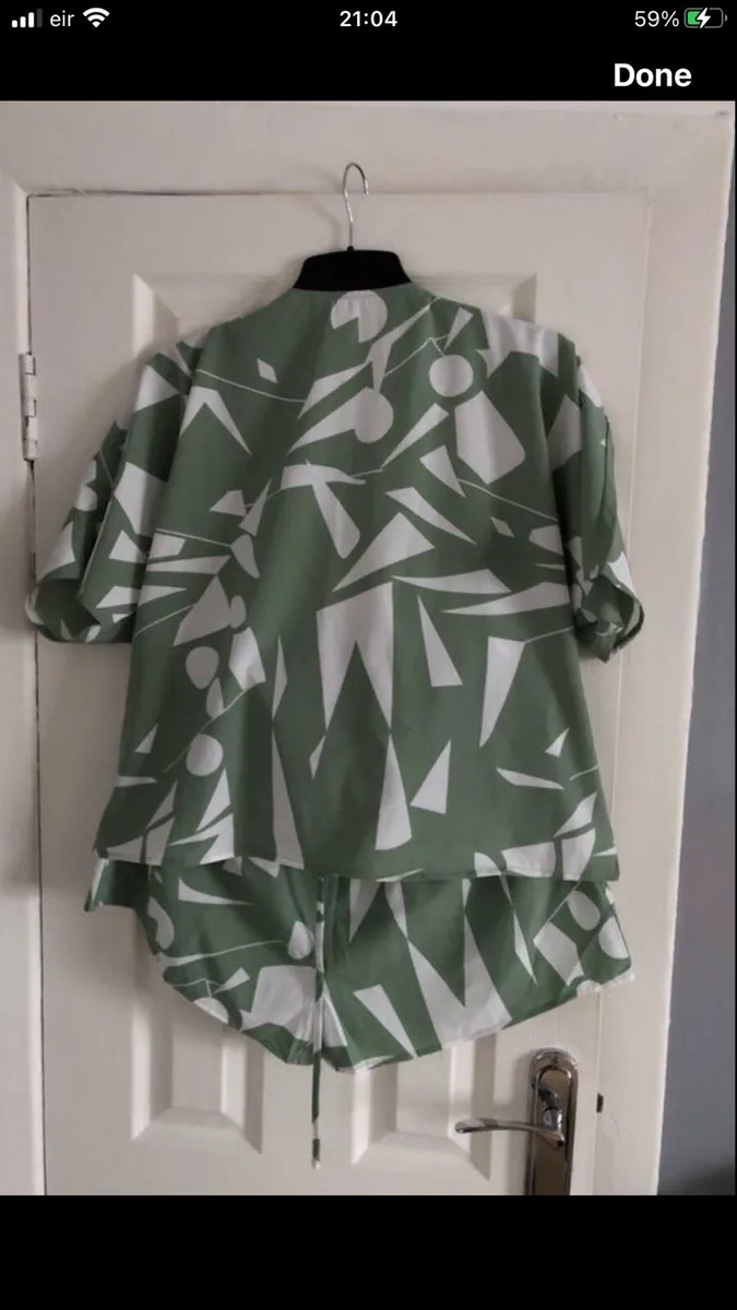 Ladies top & shorts size L €8 - Image 2