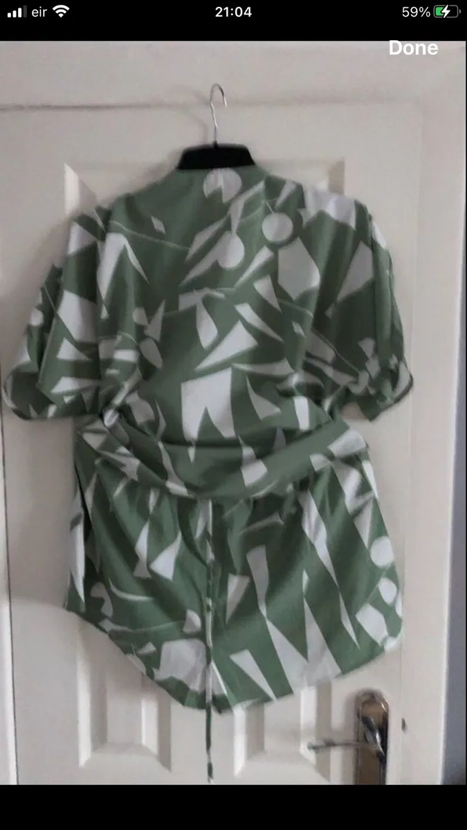 Ladies top & shorts size L €8 - Image 4