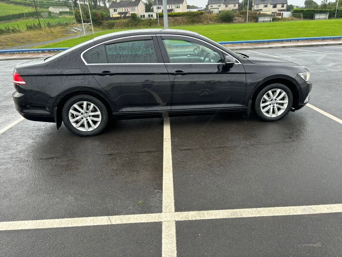 Volkswagen Passat - Image 2