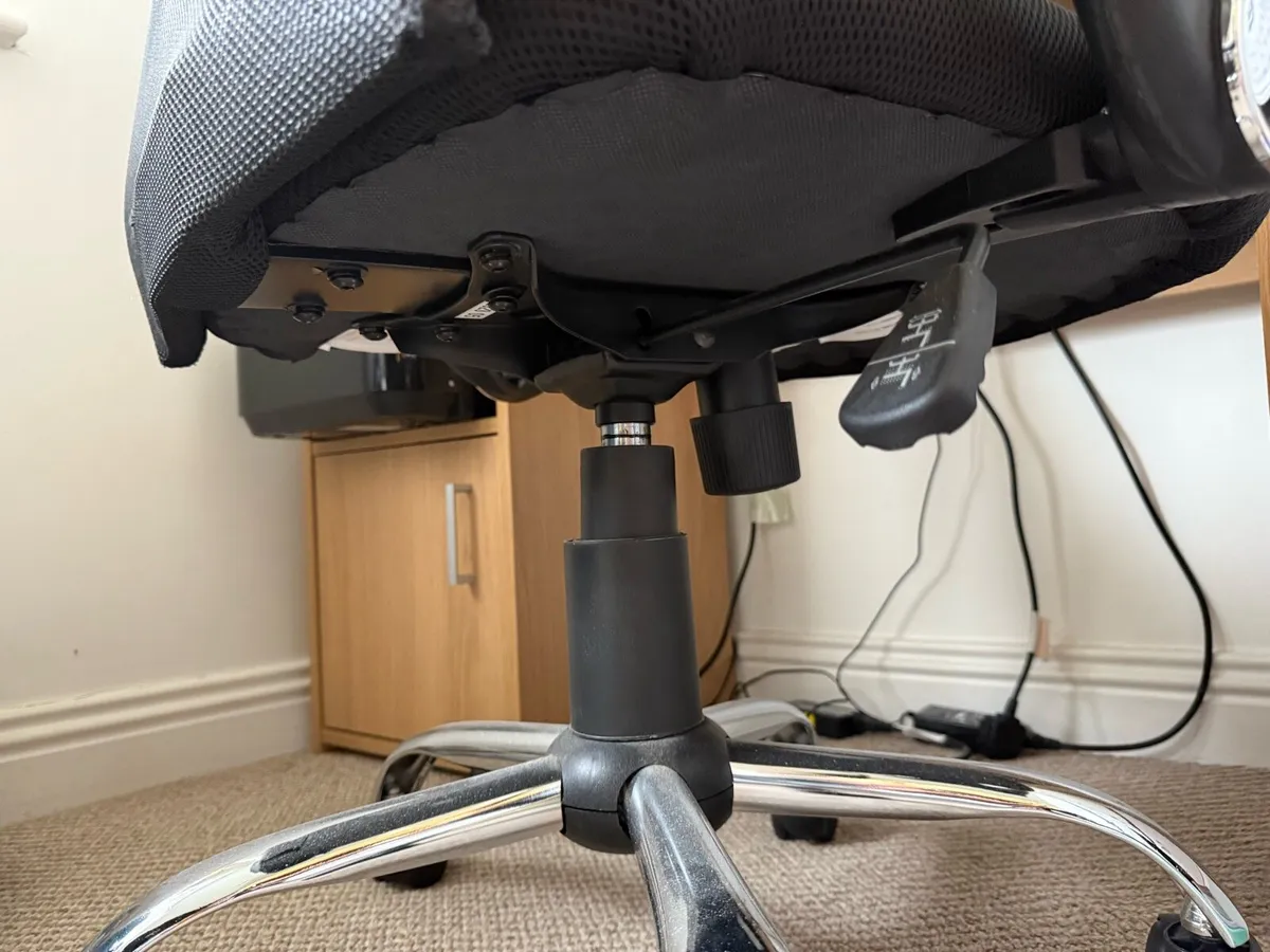 Desk chair - Image 3