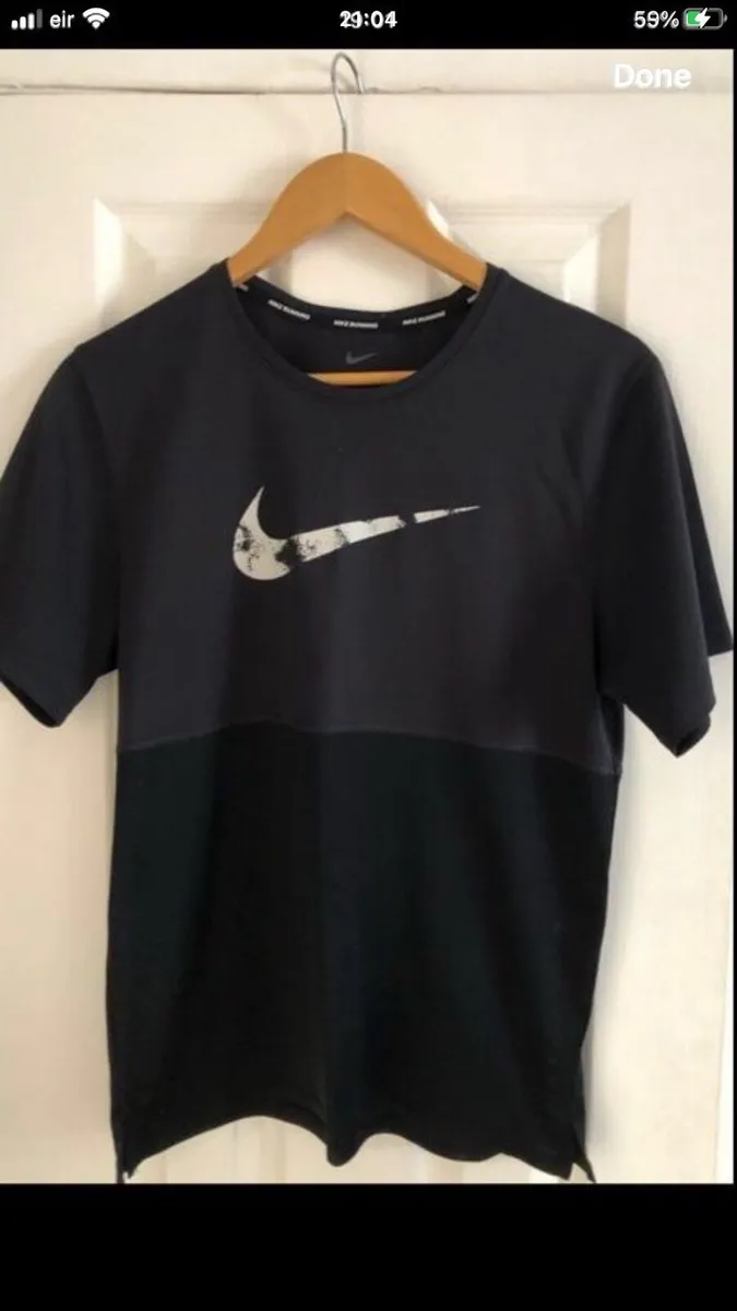 Mens Nike top size S €5 - Image 2