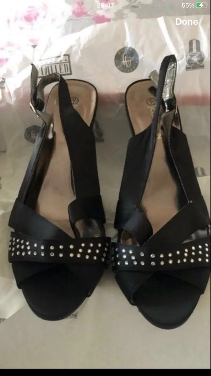 Ladies new shies size 7 €15 - Image 1