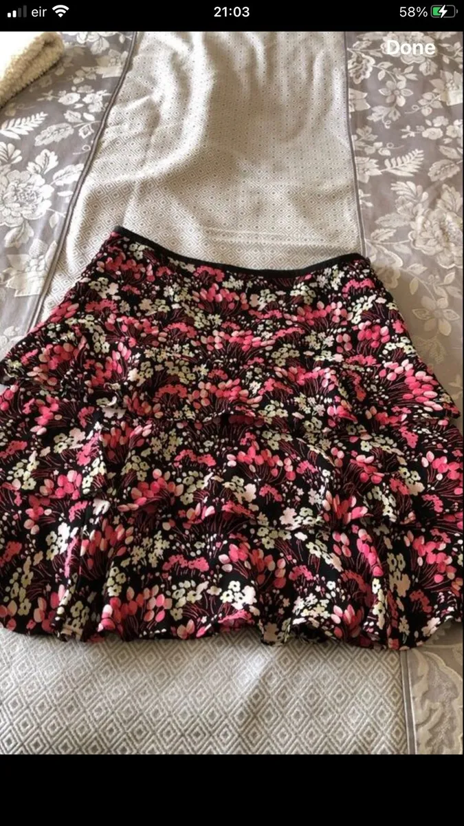 Ladies stunning skirt size 10 €10 - Image 1