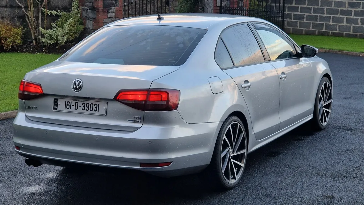 Volkswagen Jetta 2016 - Image 3