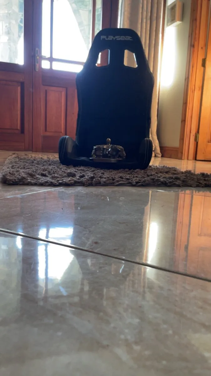 racing seat and Logitech racing wheel an pedals - Image 2