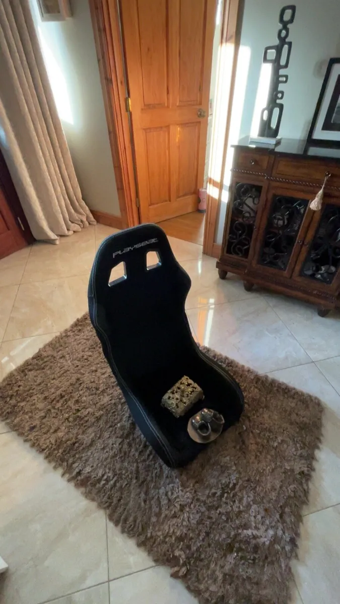 racing seat and Logitech racing wheel an pedals - Image 3