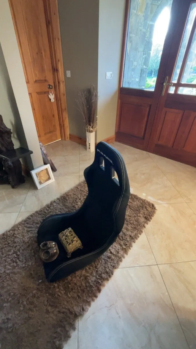 racing seat and Logitech racing wheel an pedals - Image 4