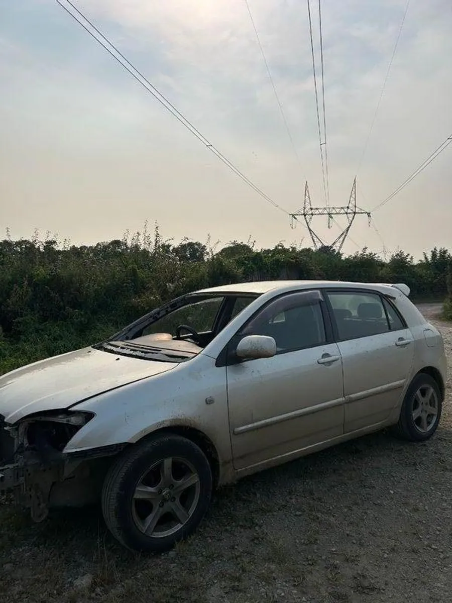 Breaking 2005 Toyota Corolla e12 - Image 2