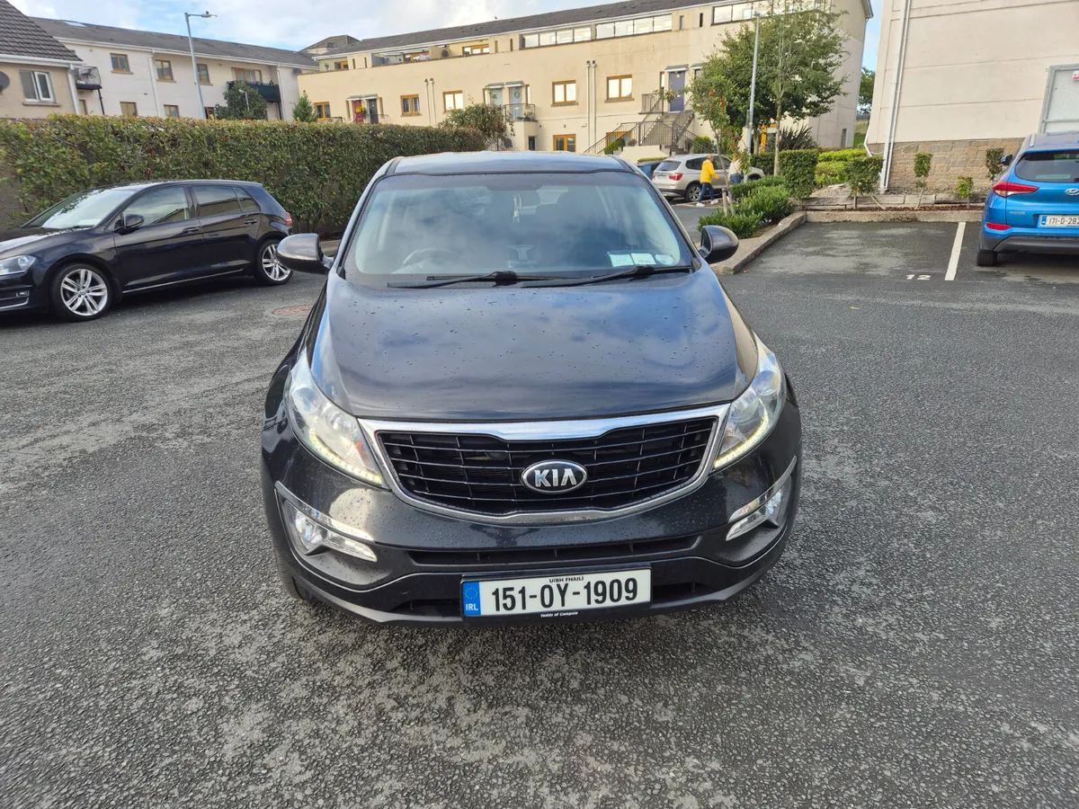 Kia Sportage 1.6 Petrol Manual. Service History - Image 1
