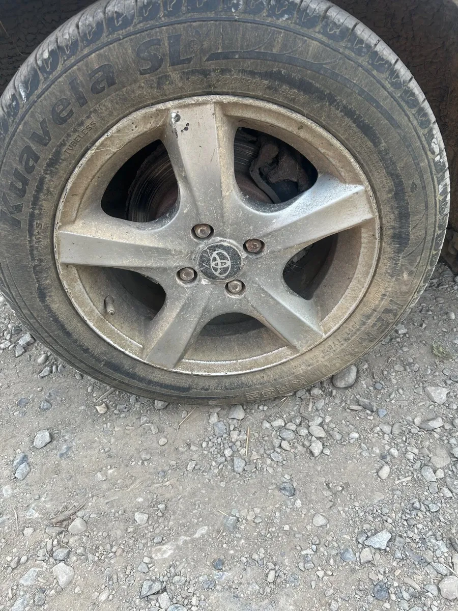 Breaking 2005 Toyota Corolla e12 - Image 3