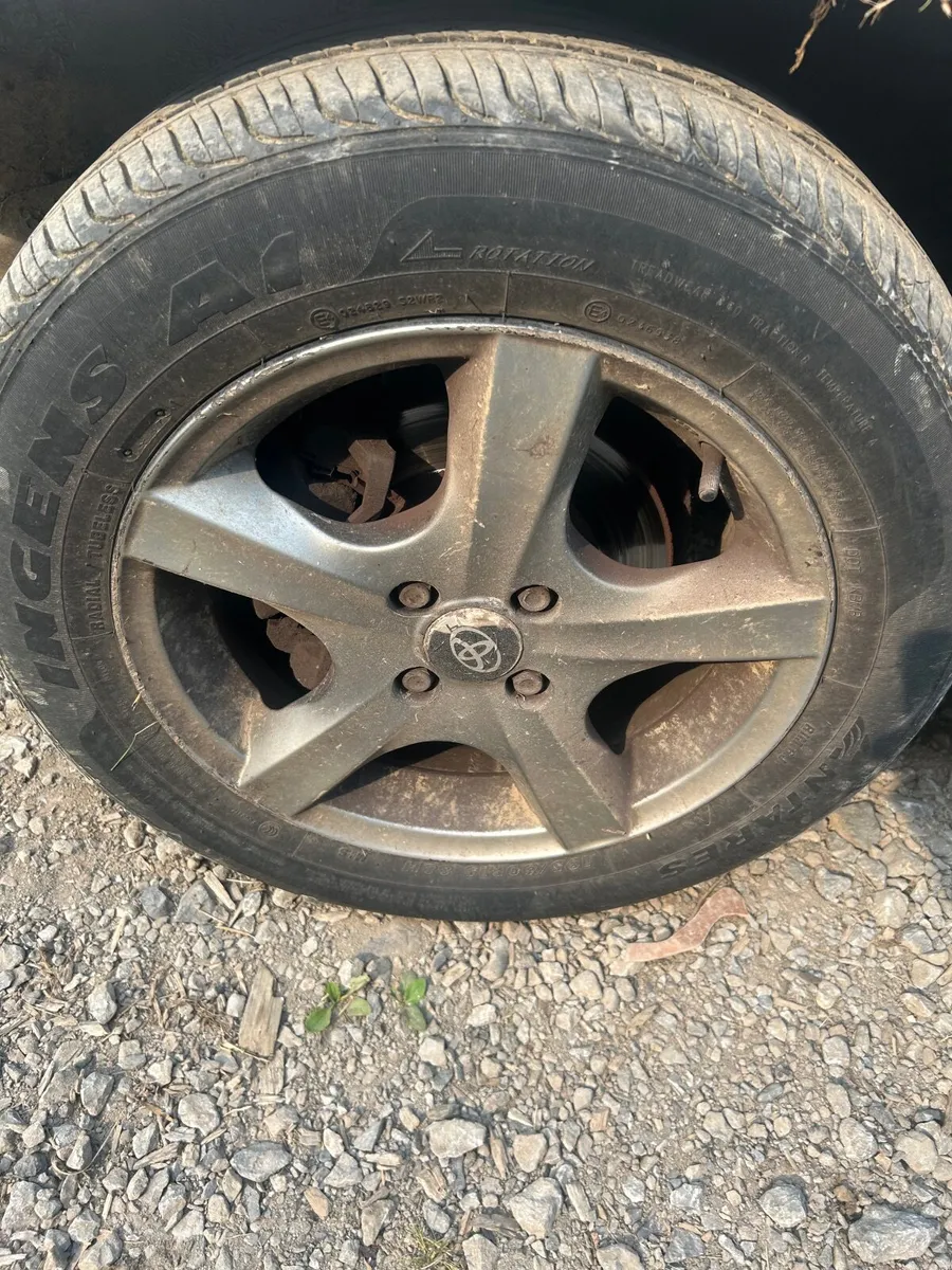 Breaking 2005 Toyota Corolla e12 - Image 4