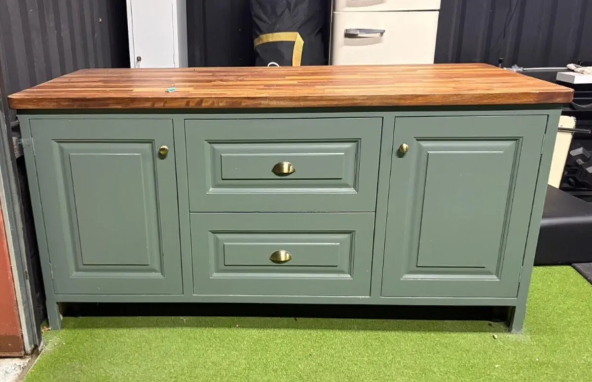 Kitchen Island - Image 1