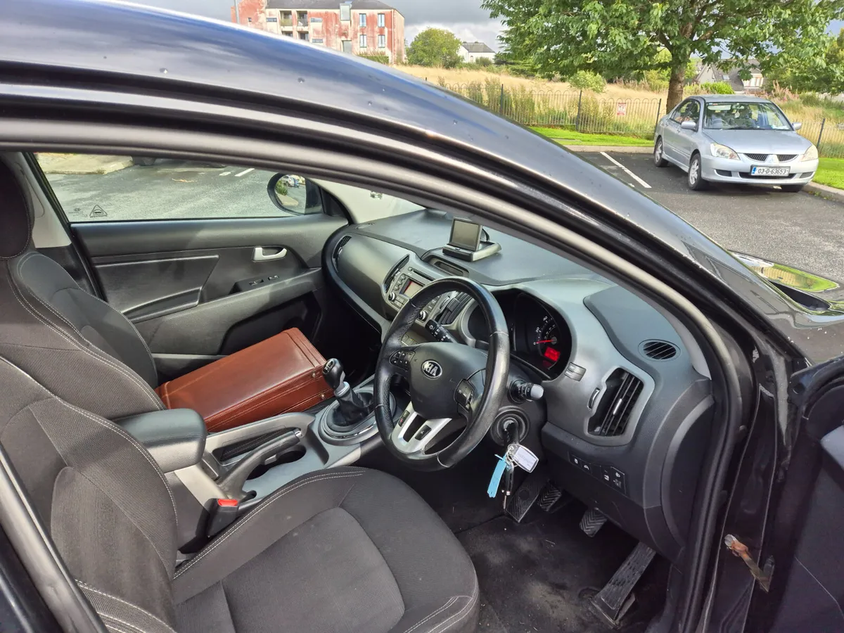 Kia Sportage 1.6 Petrol Manual. Service History - Image 4