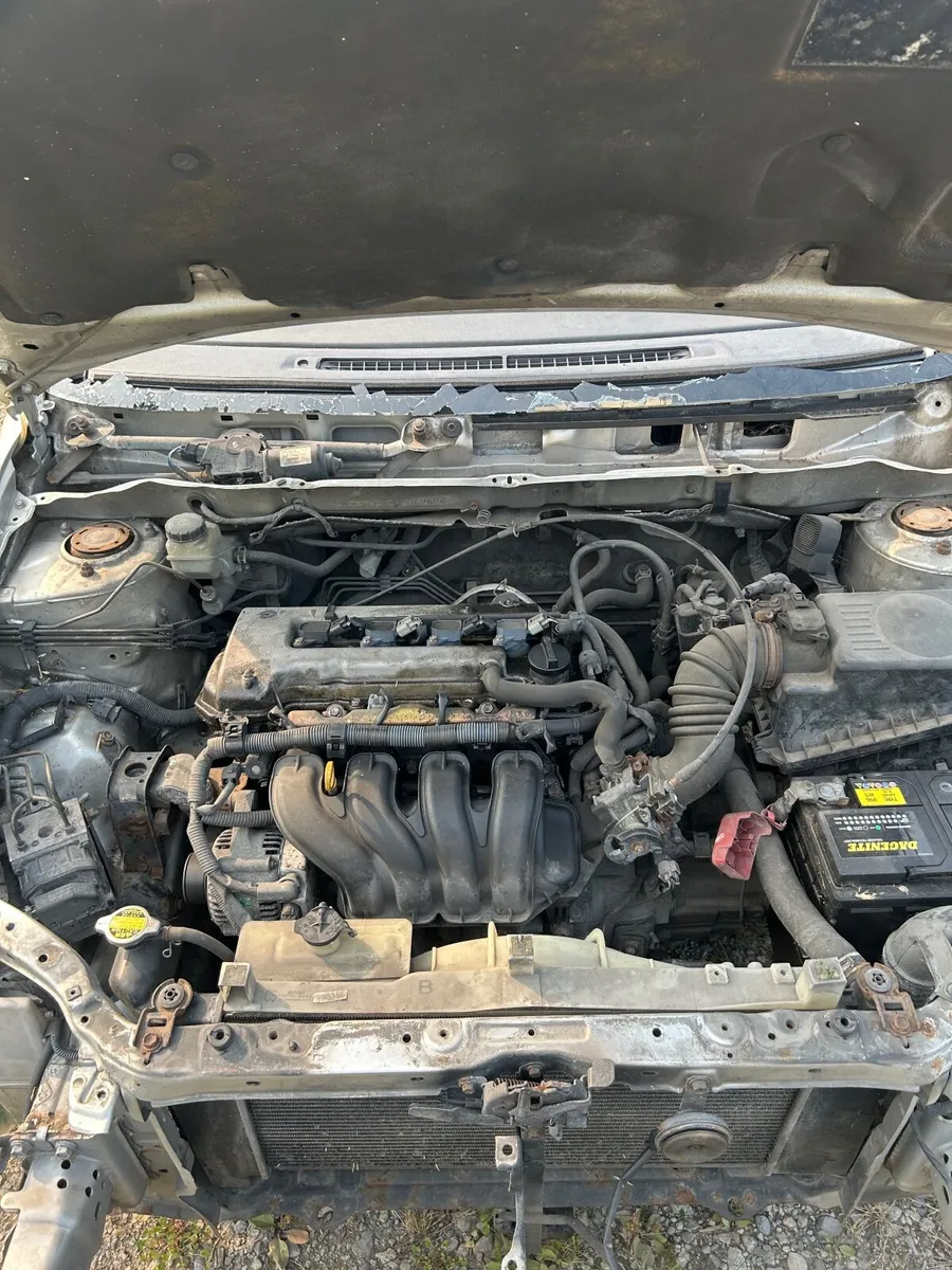 Breaking 2005 Toyota Corolla e12 - Image 1
