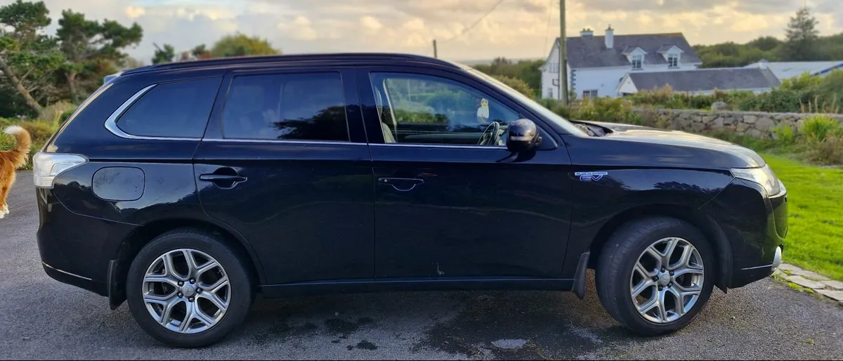 Mitsubishi Outlander 2015 - Image 2