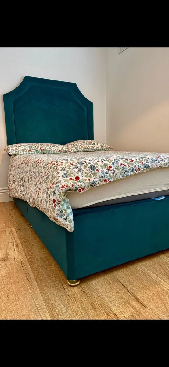 Headboard with matching divan and mattress - Image 1