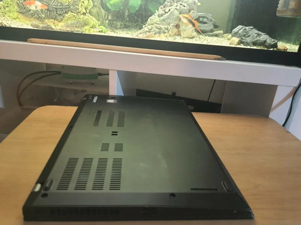 Lenovo T480s i7 8th gen 16/256gb ssd - Image 1