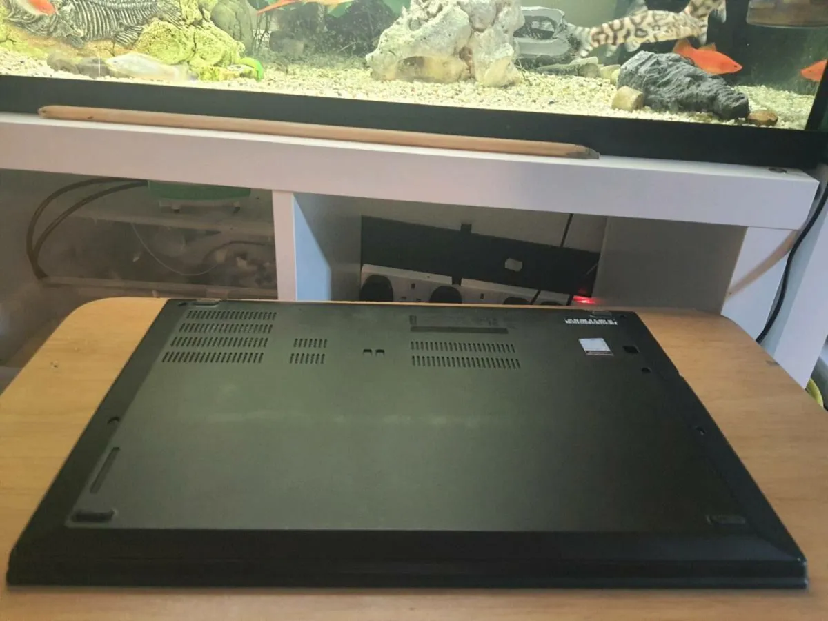 Lenovo T480s i7 8th gen 16/256gb ssd - Image 2