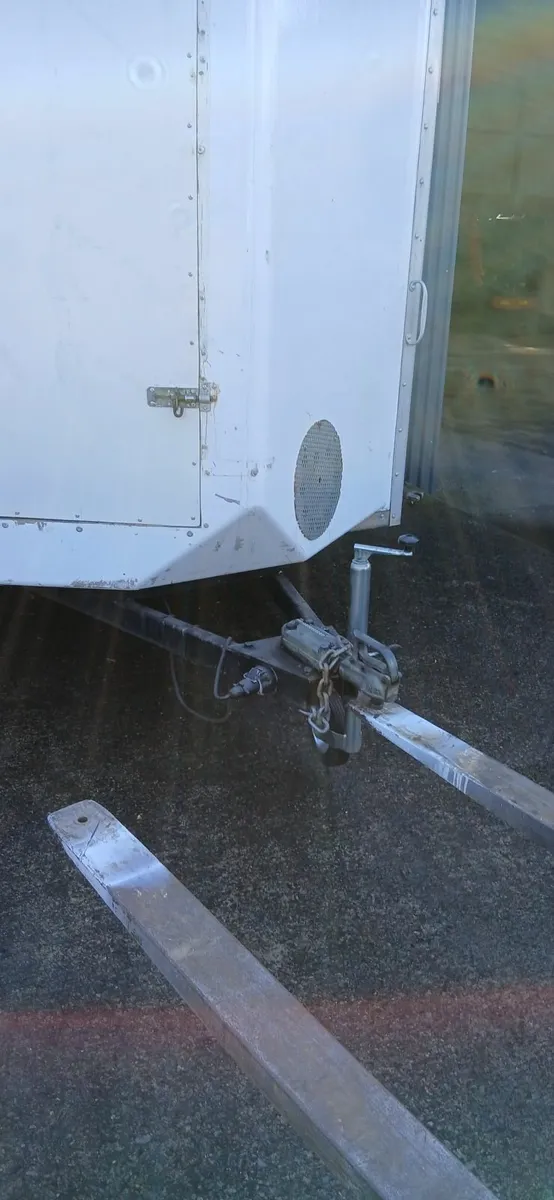 Trailer - Image 3