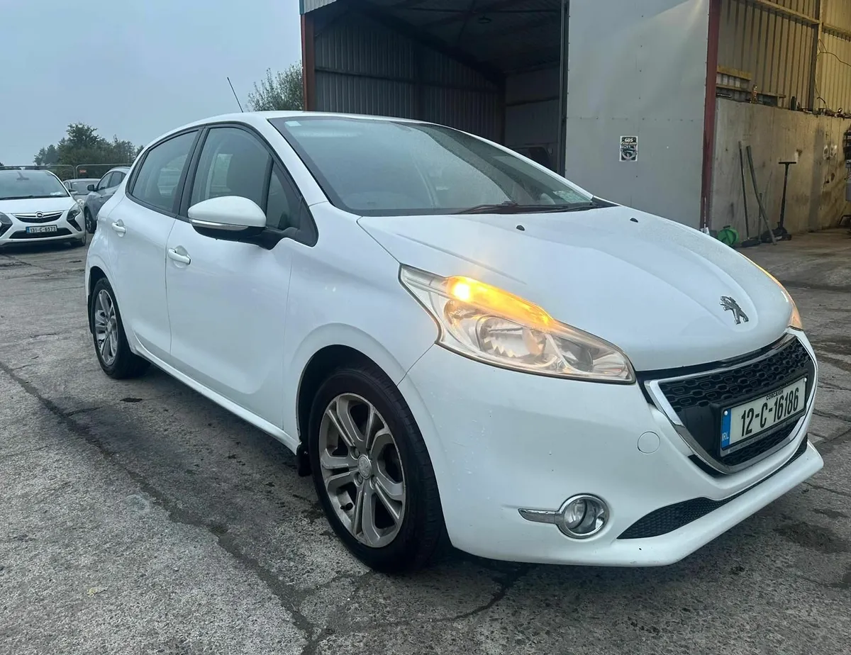 Peugeot 208 2012 - Image 1