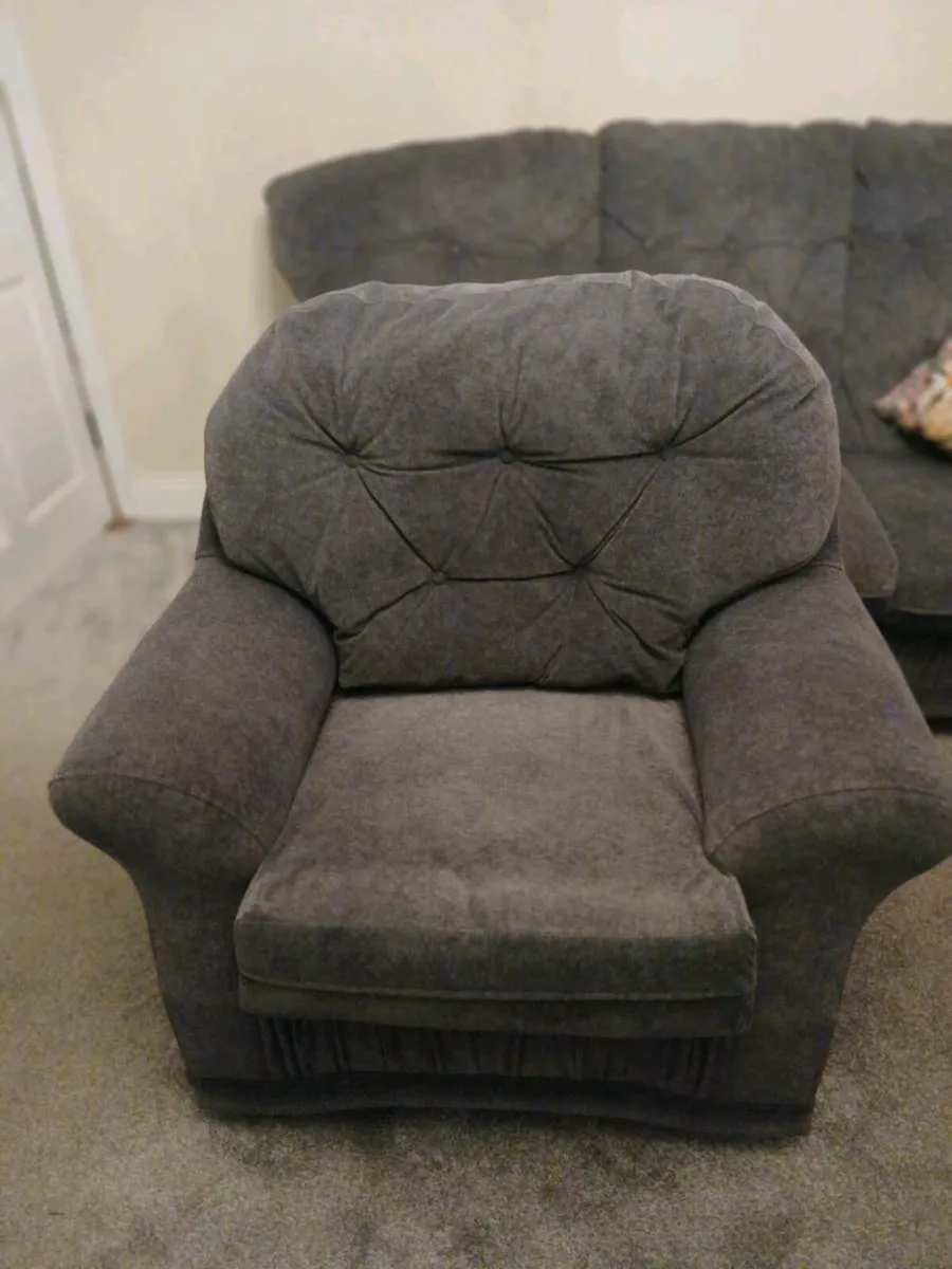 Couch - Image 4