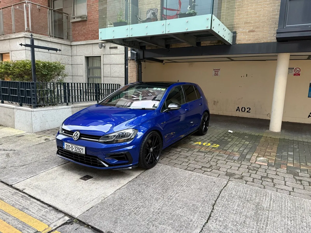 Volkswagen Golf R 2020 - Image 2