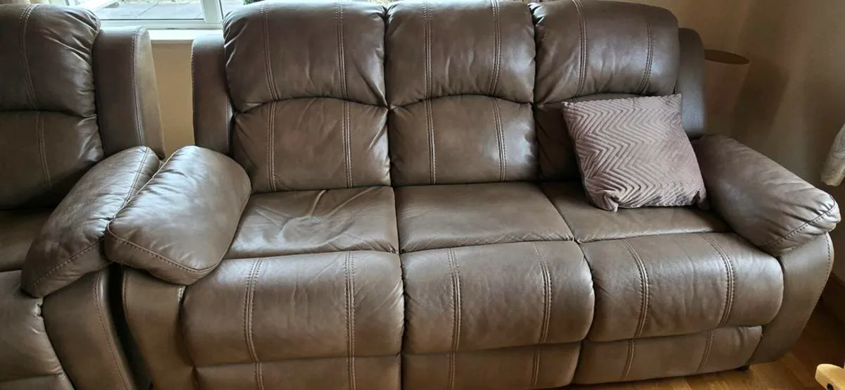 3 Seater Couch & 2 chairs - Image 1