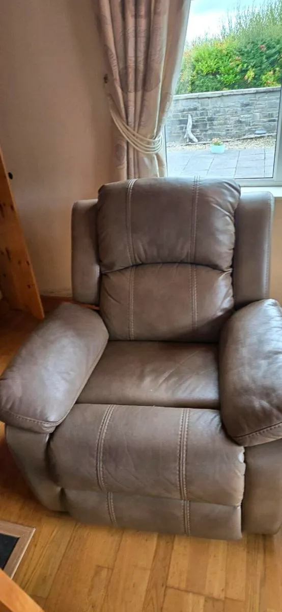 3 Seater Couch & 2 chairs - Image 2