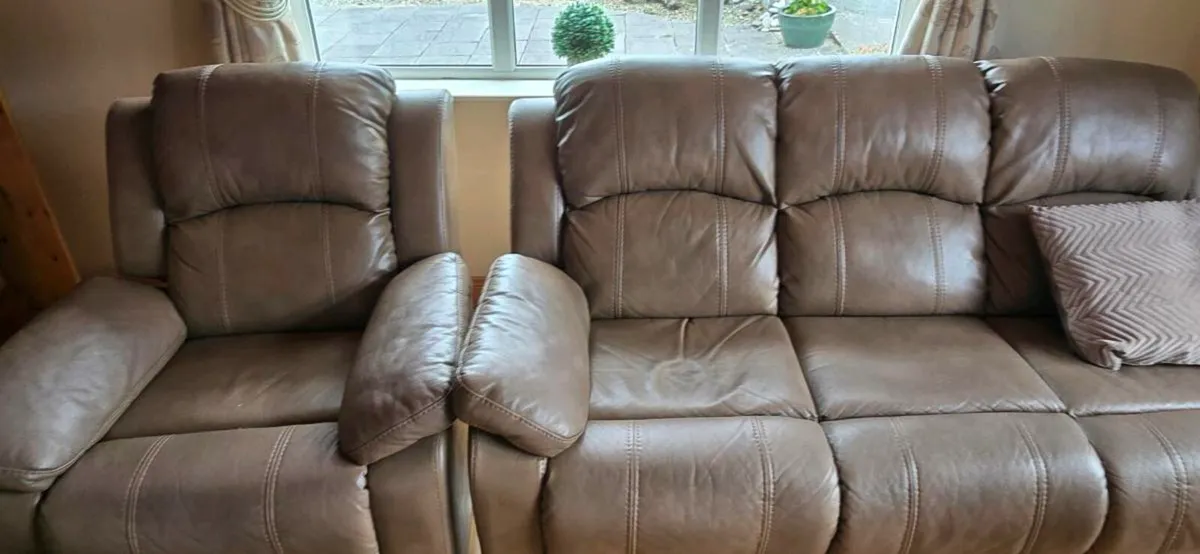 3 Seater Couch & 2 chairs - Image 4