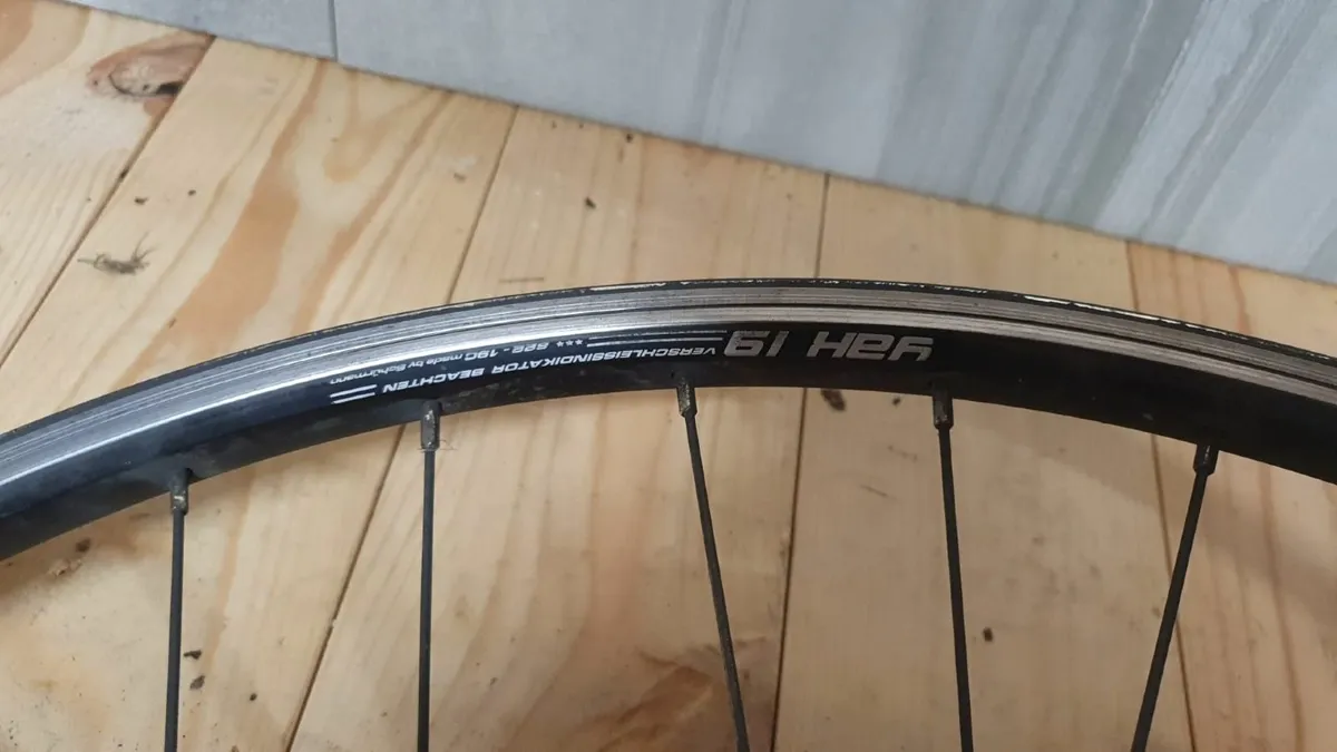 Wheel Front 28" Dynamo - Image 2