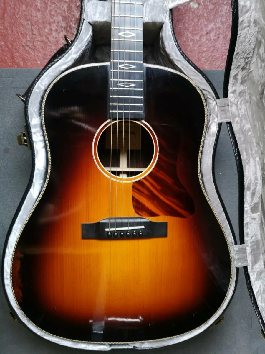 Eastman E20SSV/SB with pickup. - Image 1