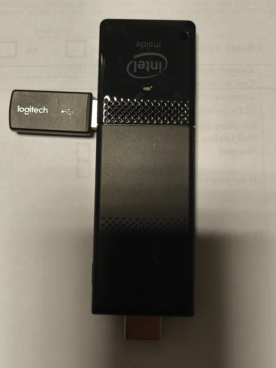 Intel compute stick STK1AW32SC - Image 1