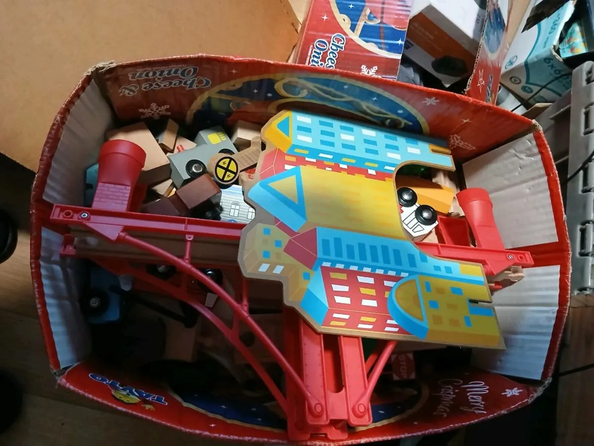 WOODEN TOY TRAIN SET - Image 1