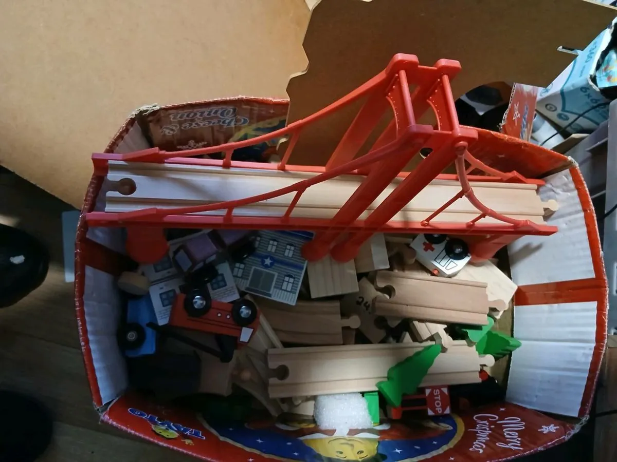 WOODEN TOY TRAIN SET - Image 2